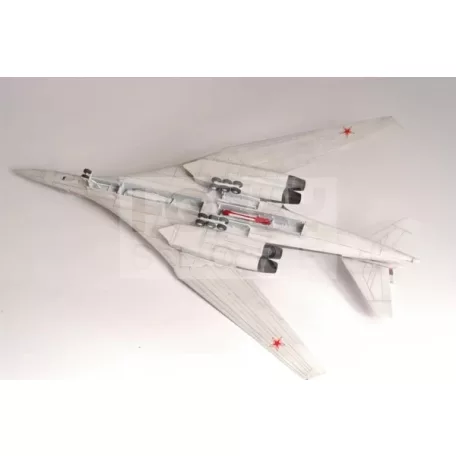 Zvezda Tupoljev TU-160 szuperszonikus bombázó 'Blackjack' makett 1:144 (7002Z)