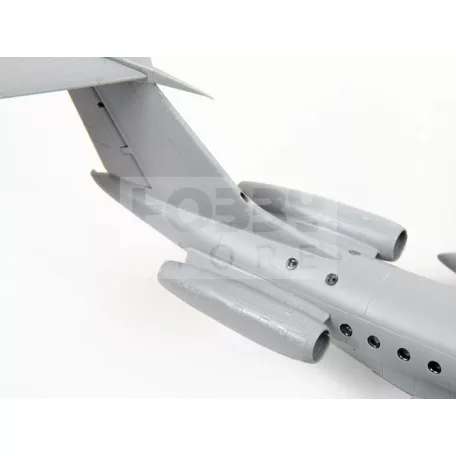 Zvezda Tupolev Tu-134B makett 1:144 (7007Z)