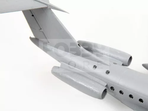 Zvezda Tupolev Tu-134B makett 1:144 (7007Z)