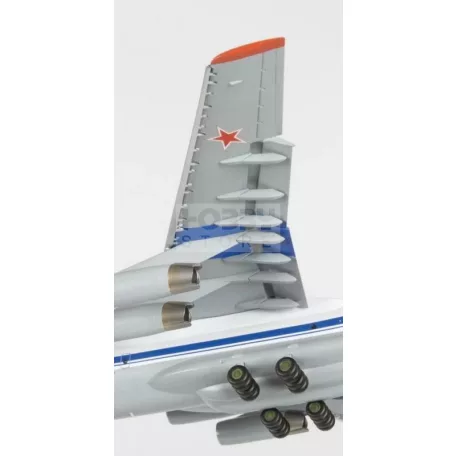 Zvezda IL-76 makett 1:144 (7011Z)