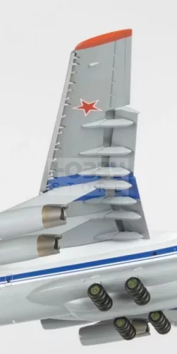 Zvezda IL-76 makett 1:144 (7011Z)