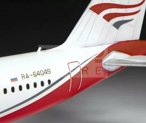 Zvezda Tupoljev TU 204/100 makett 1:144 (7023Z)