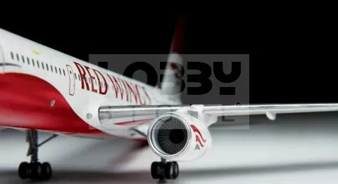 Zvezda Tupoljev TU 204/100 makett 1:144 (7023Z)