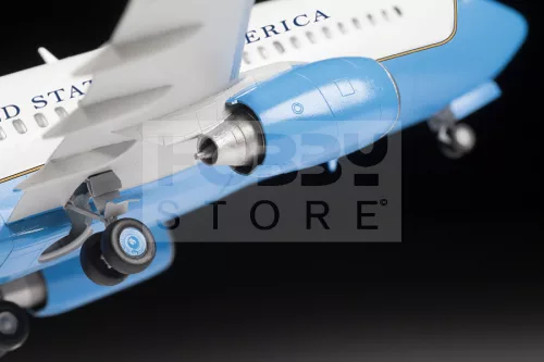 Zvezda Boeing 737-700/C-40B makett 1:144 (7027Z)