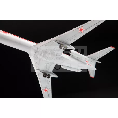 Zvezda Tupolew TU-134 UBL makett 1:144 (7036Z)