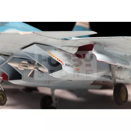 Zvezda Sukkoi SU-33 Russian Naval Fighter makett 1:72 (7297Z)