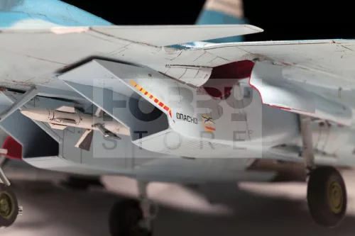 Zvezda Sukkoi SU-33 Russian Naval Fighter makett 1:72 (7297Z)