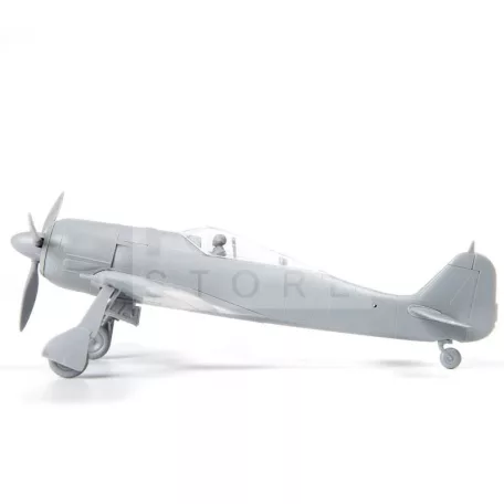 Zvezda Focke Wulf 190 A4 makett 1:72 (7304Z)