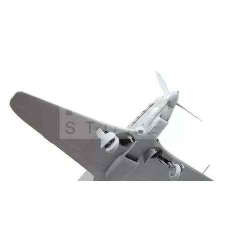 Zvezda YAK-9 Soviet fighter makett 1:72 (7313Z)