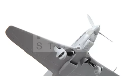 Zvezda YAK-9 Soviet fighter makett 1:72 (7313Z)