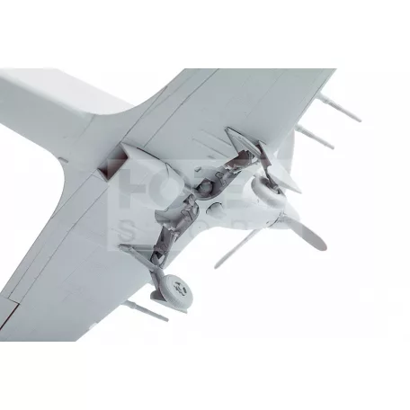Zvezda Hawker Hurricane Mk II C makett 1:72 (7322Z)