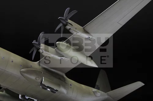 Zvezda C-130 J-30 makett 1:72 (7324Z)