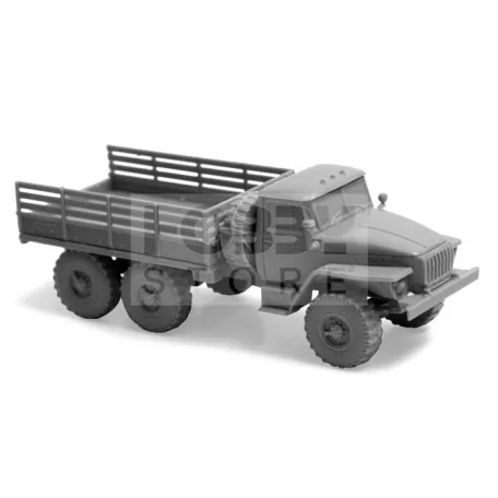 Zvezda Soviet Army Truck 'Ural' 4320 makett 1:100 (7417Z)