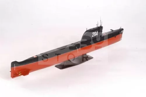 Zvezda K-19 "Hotel" Class 1:350 tengeralattjáró makett (9025)