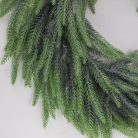 Dús mű fenyő koszorú 55 cm – látványos karácsonyi és téli ajtódísz