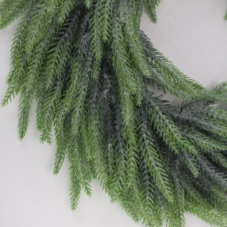 Dús mű fenyő koszorú 55 cm – látványos karácsonyi és téli ajtódísz