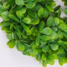 Mű zöld lombos koszorú 28 cm – dekorációs alap ajtódíszekhez