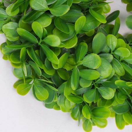 Mű zöld lombos koszorú 28 cm – dekorációs alap ajtódíszekhez