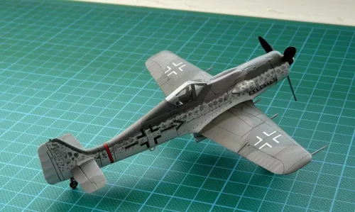MisterCraft Fw-190D-9 Langnasen 1:72 repülőgép makett – MisterCraft C-07