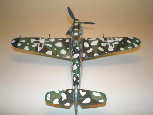 MisterCraft BF-109G-5R6 Roten Jager 1:72 repülőgép makett – MisterCraft C-108