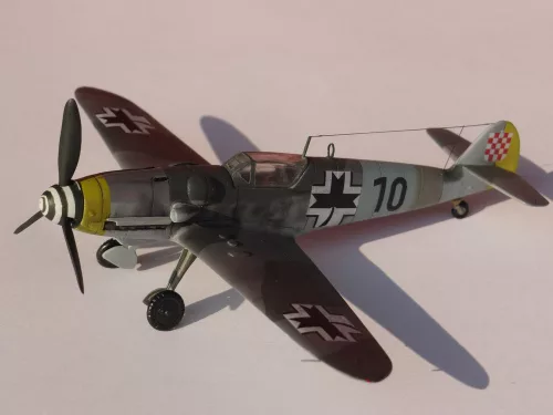 MisterCraft BF-109G-14 horvát légierő 1:72 repülőgép makett – MisterCraft C-151