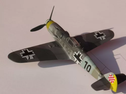 MisterCraft BF-109G-14 horvát légierő 1:72 repülőgép makett – MisterCraft C-151