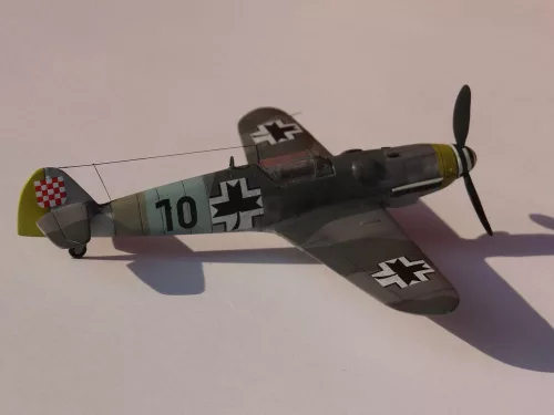 MisterCraft BF-109G-14 horvát légierő 1:72 repülőgép makett – MisterCraft C-151