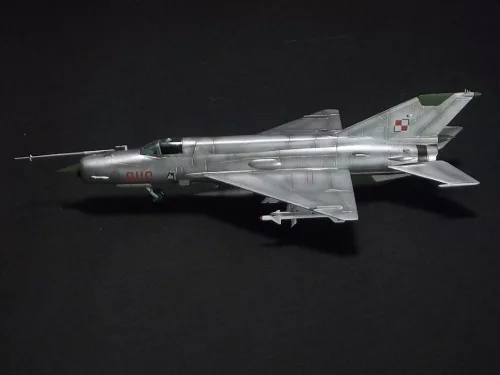 MisterCraft MiG-21MF Tomcat Killer 1:72 repülőgép makett – MisterCraft C-16