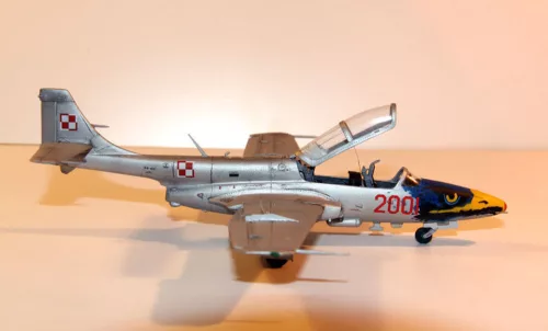 MisterCraft TS-11 White Eagle Iskra 1:72 repülőgép makett – MisterCraft C-18