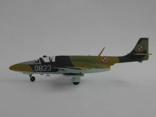 MisterCraft TS-11 Iskra 200BR 1:72 repülőgép makett – MisterCraft C-21