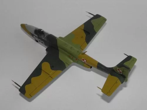 MisterCraft TS-11 Iskra 200BR 1:72 repülőgép makett – MisterCraft C-21