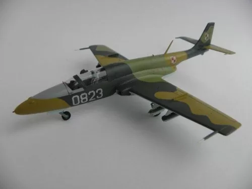 MisterCraft TS-11 Iskra 200BR 1:72 repülőgép makett – MisterCraft C-21