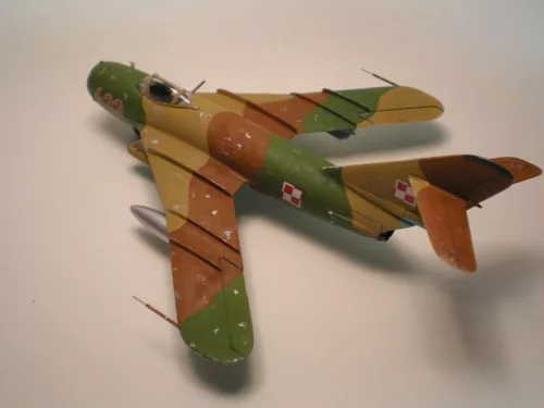 MisterCraft MiG-17 PF Radar Fresco 1:72 repülőgép makett – MisterCraft C-29