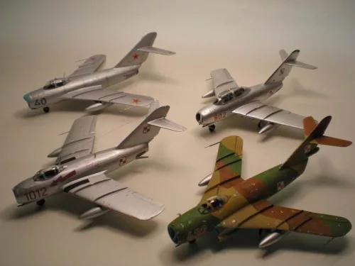 MisterCraft MiG-17 PF Radar Fresco 1:72 repülőgép makett – MisterCraft C-29