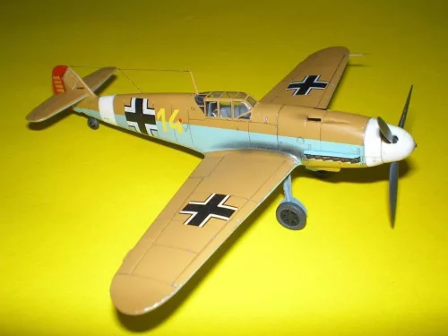 MisterCraft BF-109F-4/trop Marseille 1:72 repülőgép makett – MisterCraft C-40