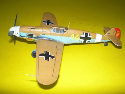 MisterCraft BF-109F-4/trop Marseille 1:72 repülőgép makett – MisterCraft C-40