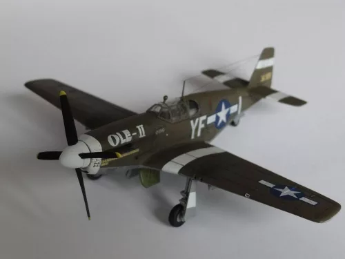 MisterCraft P-51 B-1 BullFrog I 1:72 repülőgép makett – MisterCraft C-46