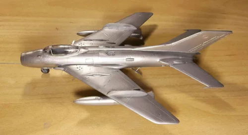 MisterCraft MiG-19S Farmer 1:72 repülőgép makett – MisterCraft C-58