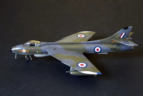 MisterCraft Hawker Hunter F.Mk.6 1:72 repülőgép makett – MisterCraft D-10