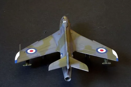 MisterCraft Hawker Hunter F.Mk.6 1:72 repülőgép makett – MisterCraft D-10