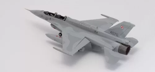 MisterCraft F-16CJ Block 52+ Jastrząb / Hawk 1:72 repülőgép makett – MisterCraft D-116