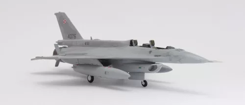 MisterCraft F-16CJ Block 52+ Jastrząb / Hawk 1:72 repülőgép makett – MisterCraft D-116