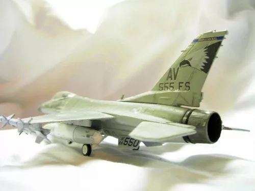 MisterCraft F-16C-40 Aviano A.B 1:72 repülőgép makett – MisterCraft D-90