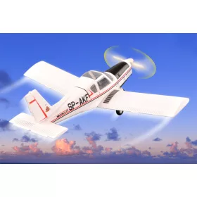 HobbyBoss ZLIN Z-42M 1:72 repülőgép makett (HB80299)