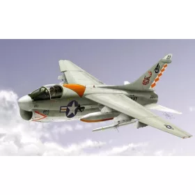 HobbyBoss A-7E Corsair II 1:48 repülőgép makett
