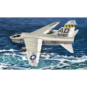 HobbyBoss TA-7C Corsair II 1:48 repülőgép makett