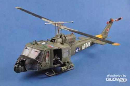 HobbyBoss UH-1 Huey B/C 1:18 helikopter makett