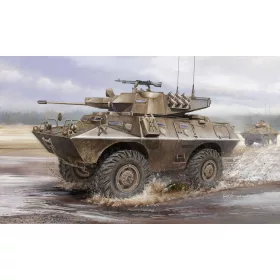   HobbyBoss V-150 Commando 20 mm-es gépágyúval 1:35 katonai jármű makett