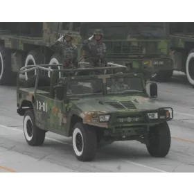   HobbyBoss Dong Feng Meng Shi 1.5ton Military Light 1:35 katonai jármű makett