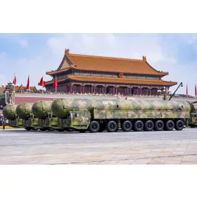   HobbyBoss DF-61 ICBM 1:72 rakéta-/légvédelmi rendszer makett